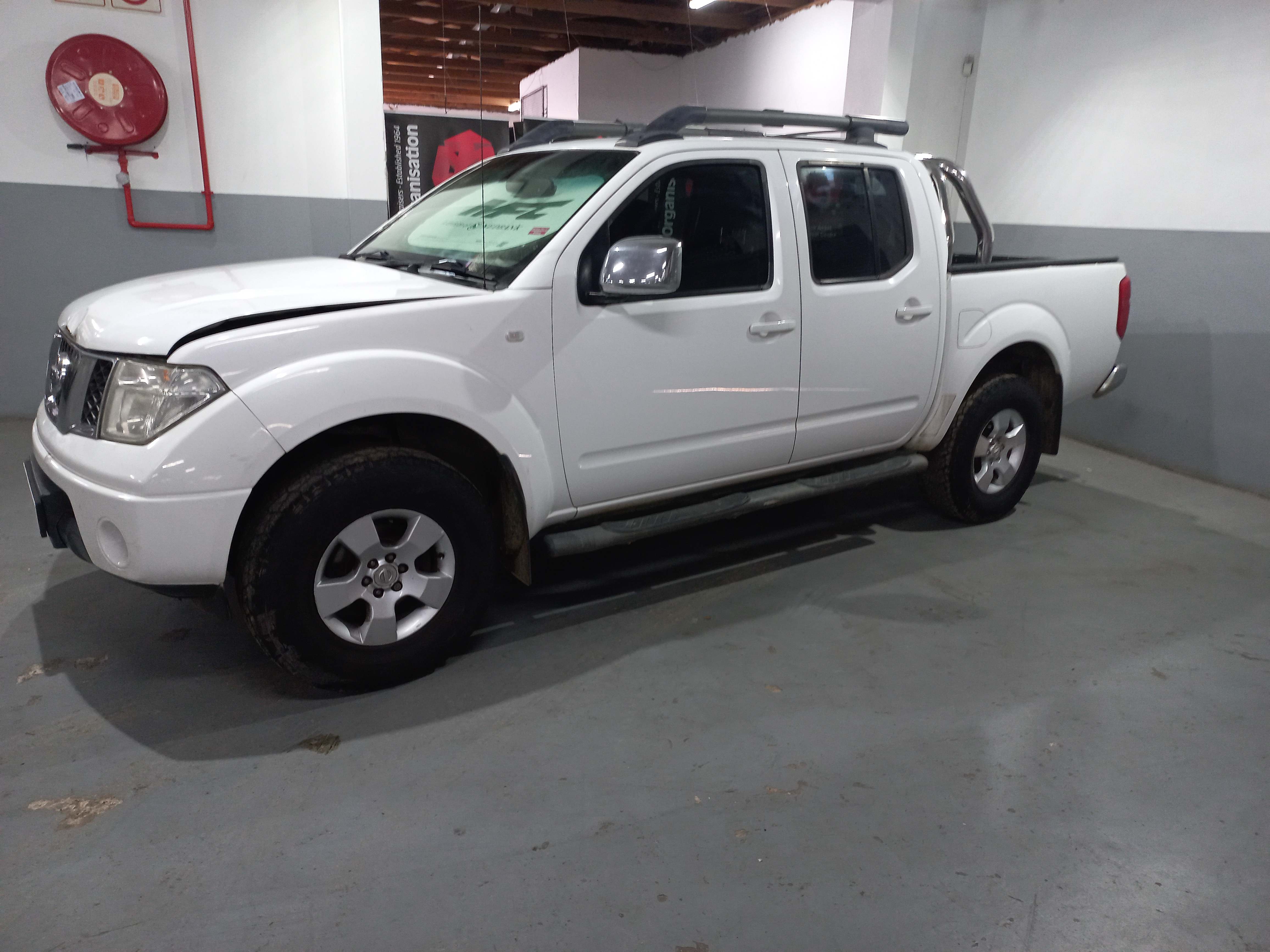 2011 Nissan Navara 2.5 dCi LE 4x4 P/U D/C thumbnail 3