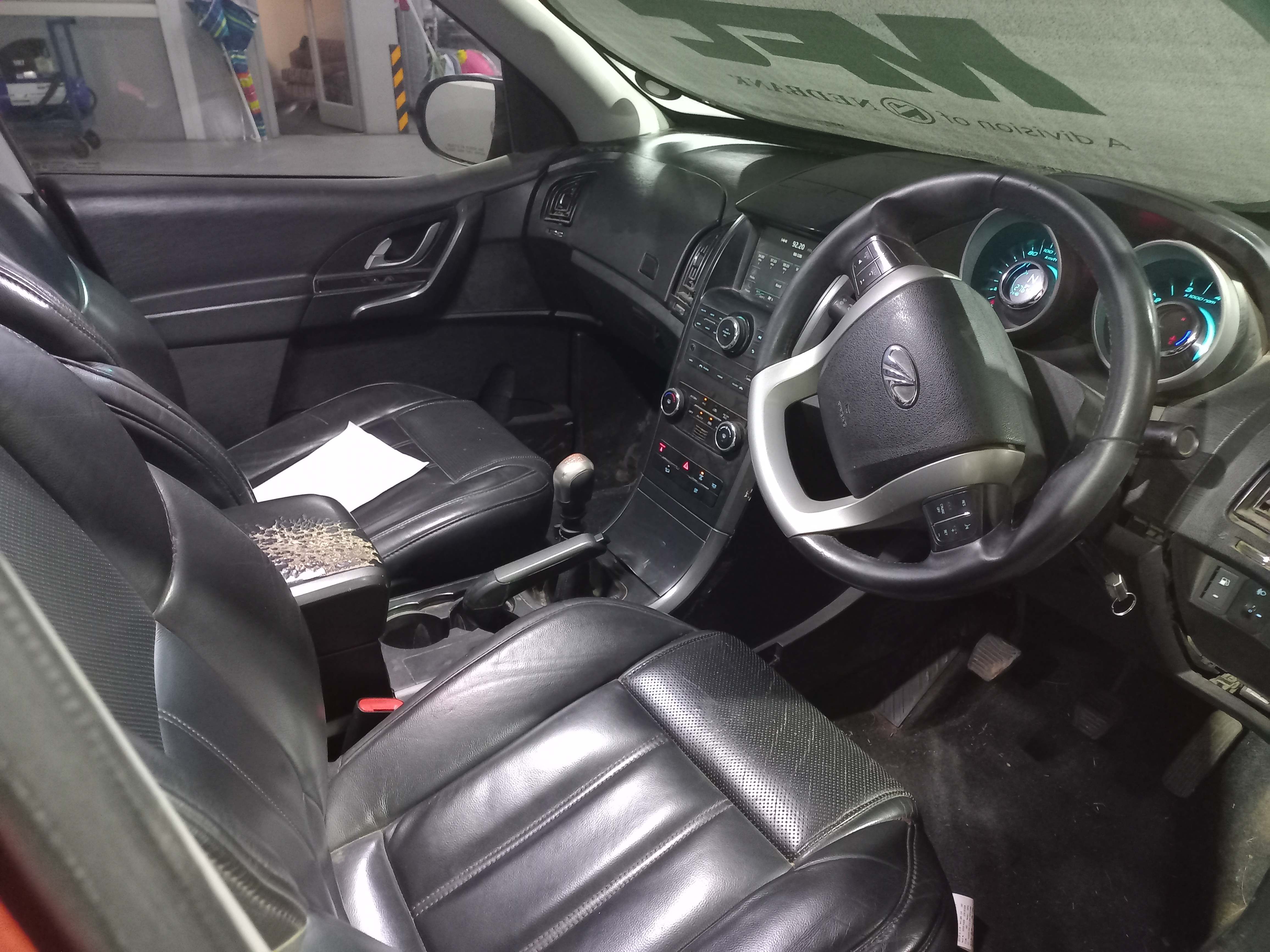 2017 Mahindra XUV 500 2.2D MHawk (W8) 7 Seat thumbnail 3
