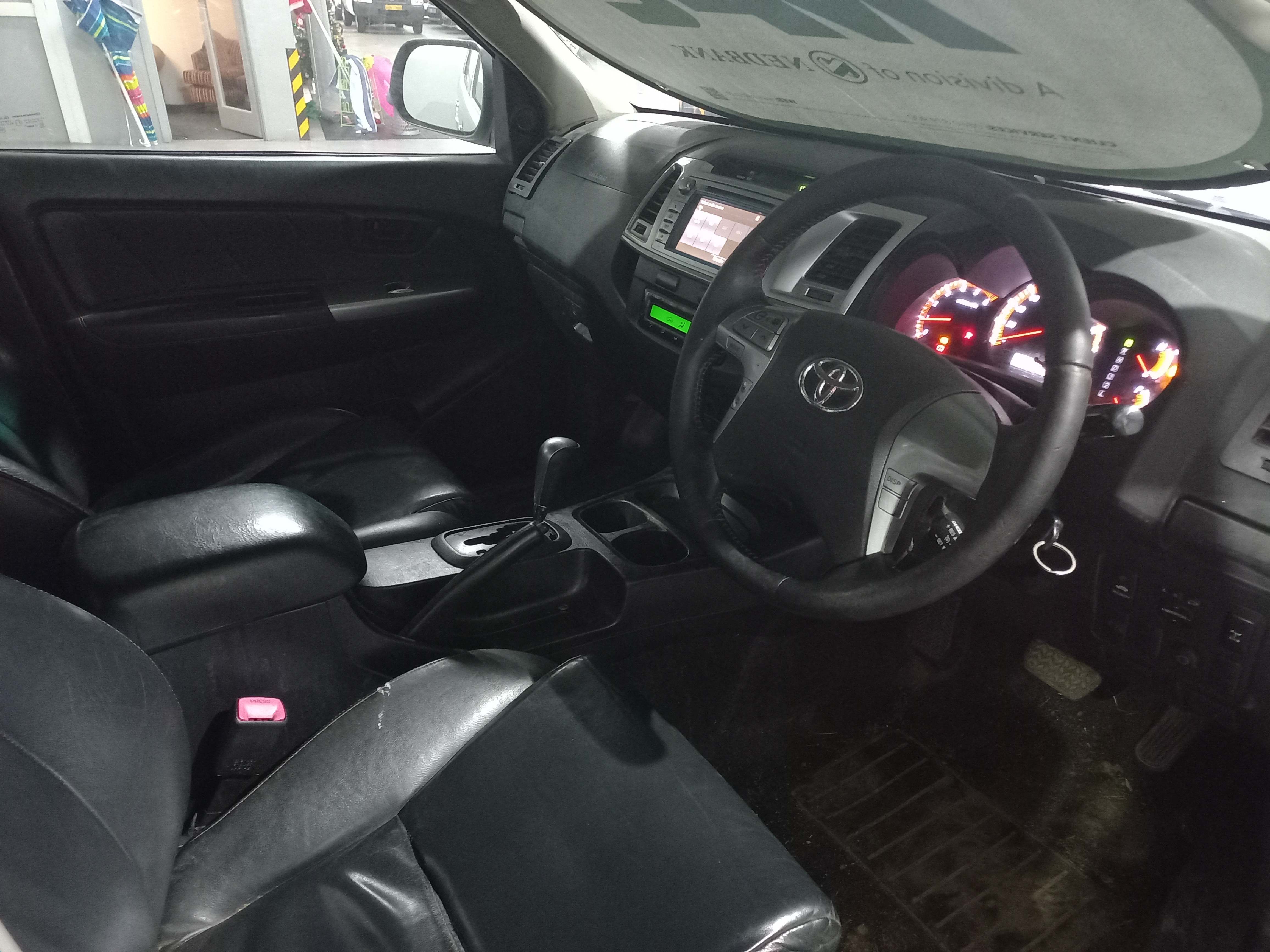 2015 Toyota Hilux 3.0 D-4D Legend 45 R/B A/T P/U D/C thumbnail 5