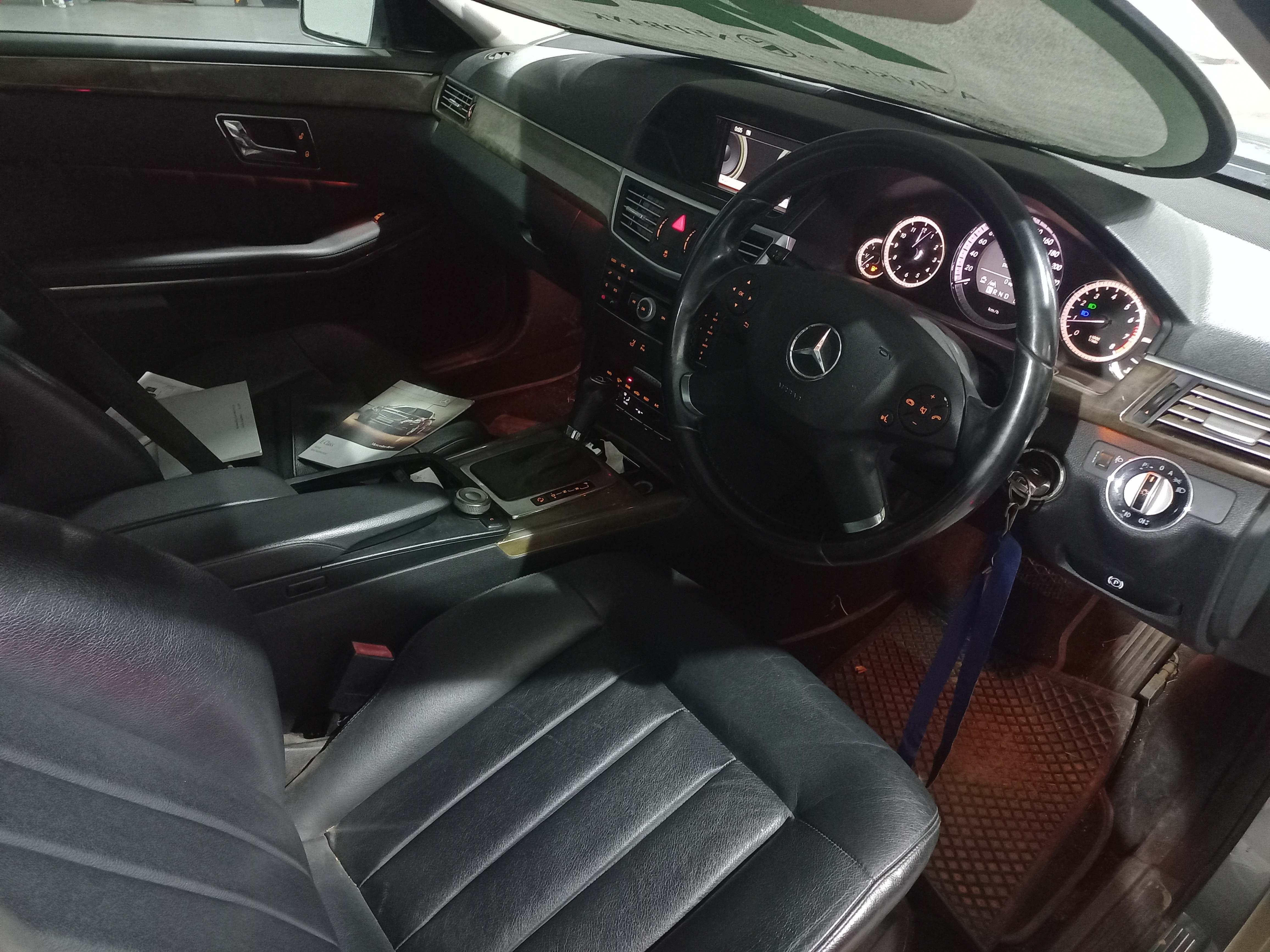 2010 Mercedes-Benz E200 CGI BE thumbnail 6