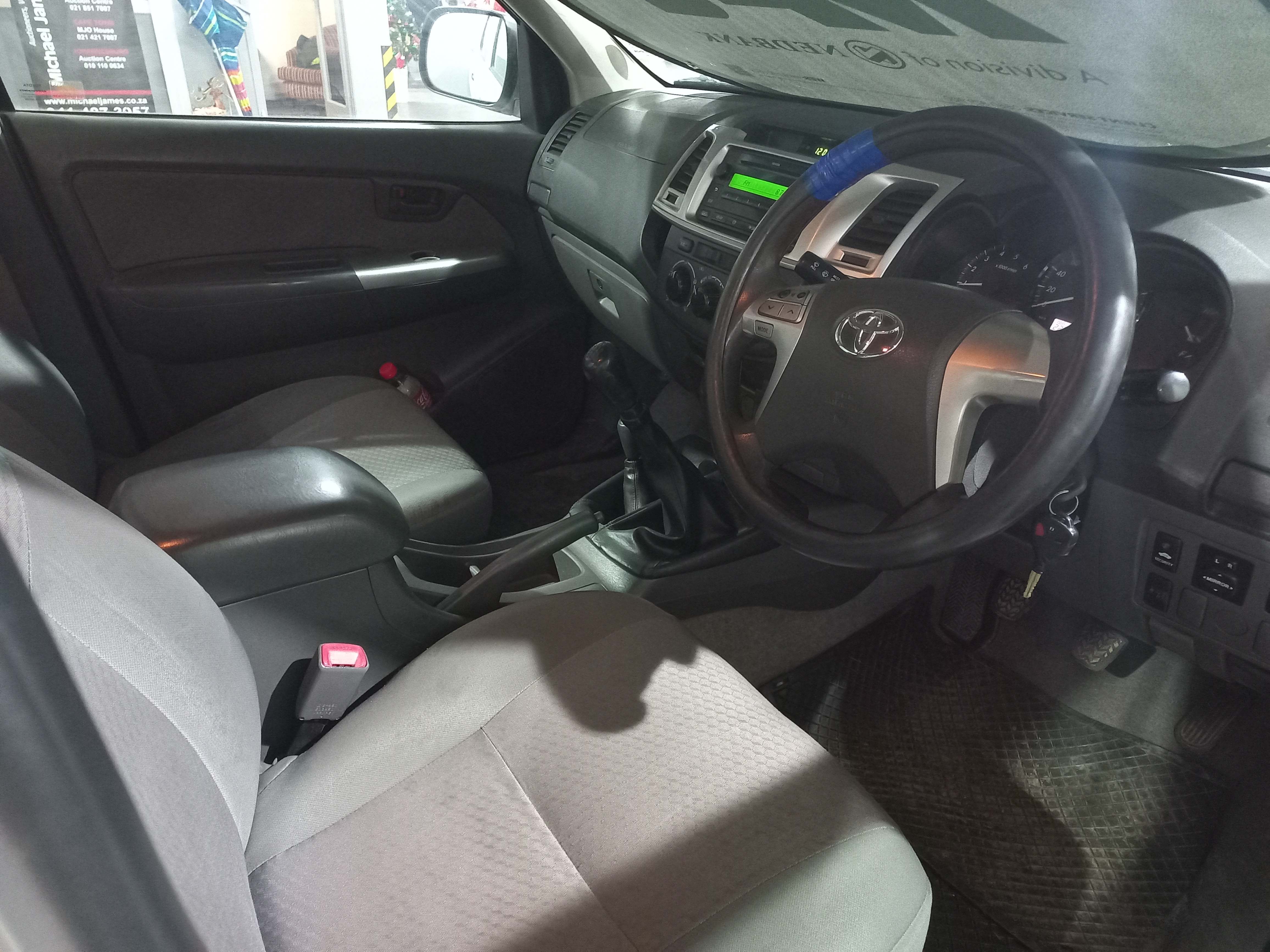 2013 Toyota Hilux 2.5 D-4D SRX 4X4 P/U D/C thumbnail 5