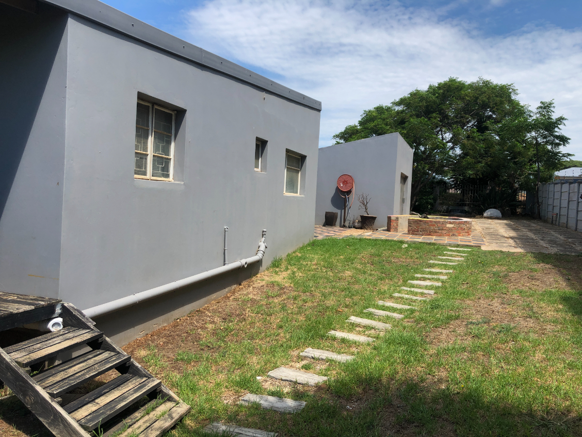 Two Bedroom Home With Three Outside Rooms thumbnail 6