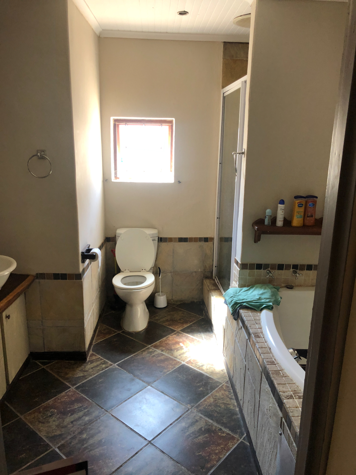 4 Bedroom Home Plus Flatlet thumbnail 5