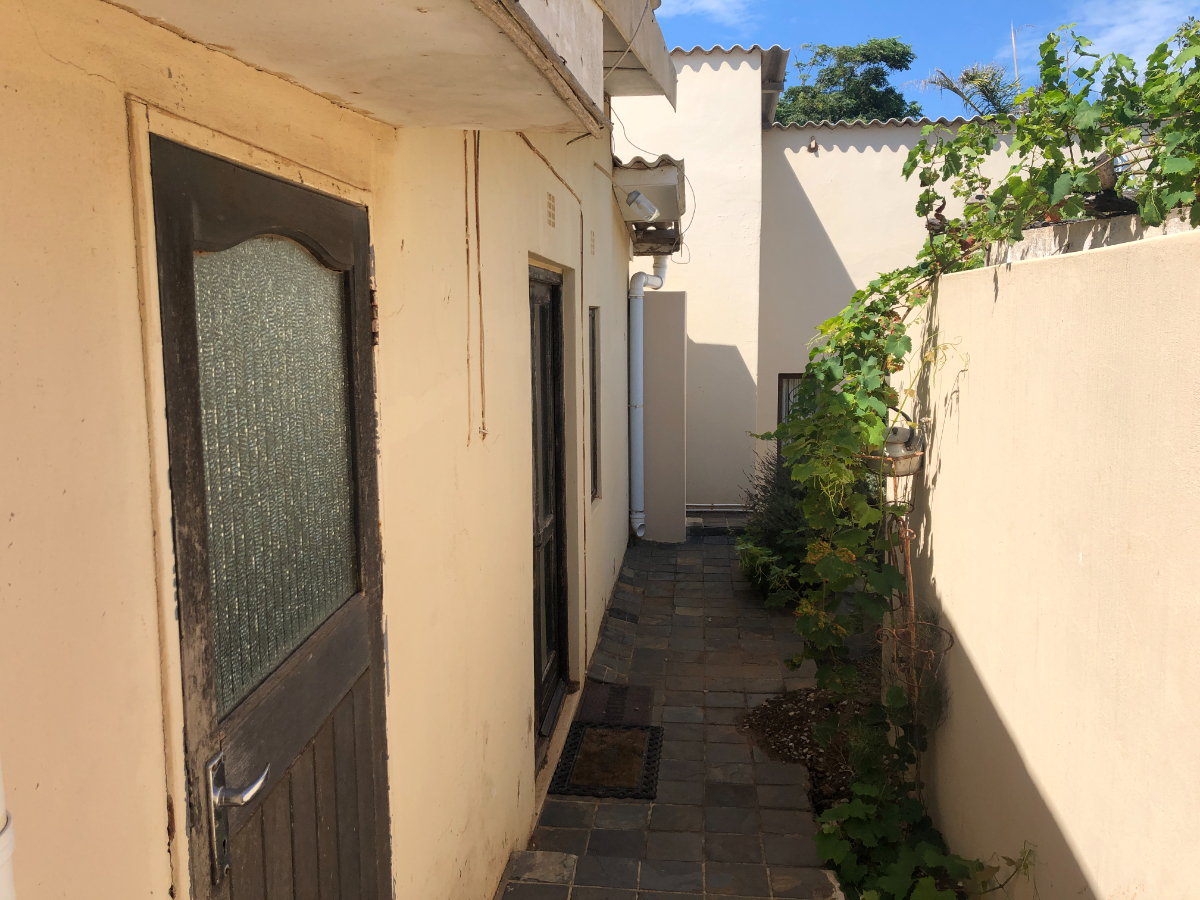 4 Bedroom Home Plus Flatlet thumbnail 11