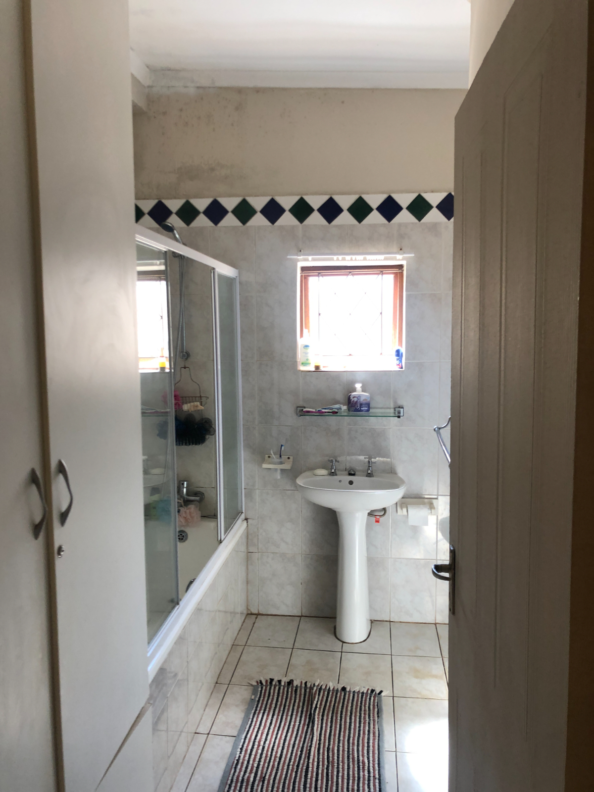 4 Bedroom Home Plus Flatlet thumbnail 10