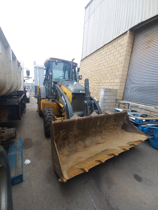 2016 Bell TLB 315SL 4X4 Backhoe Loader thumbnail 7