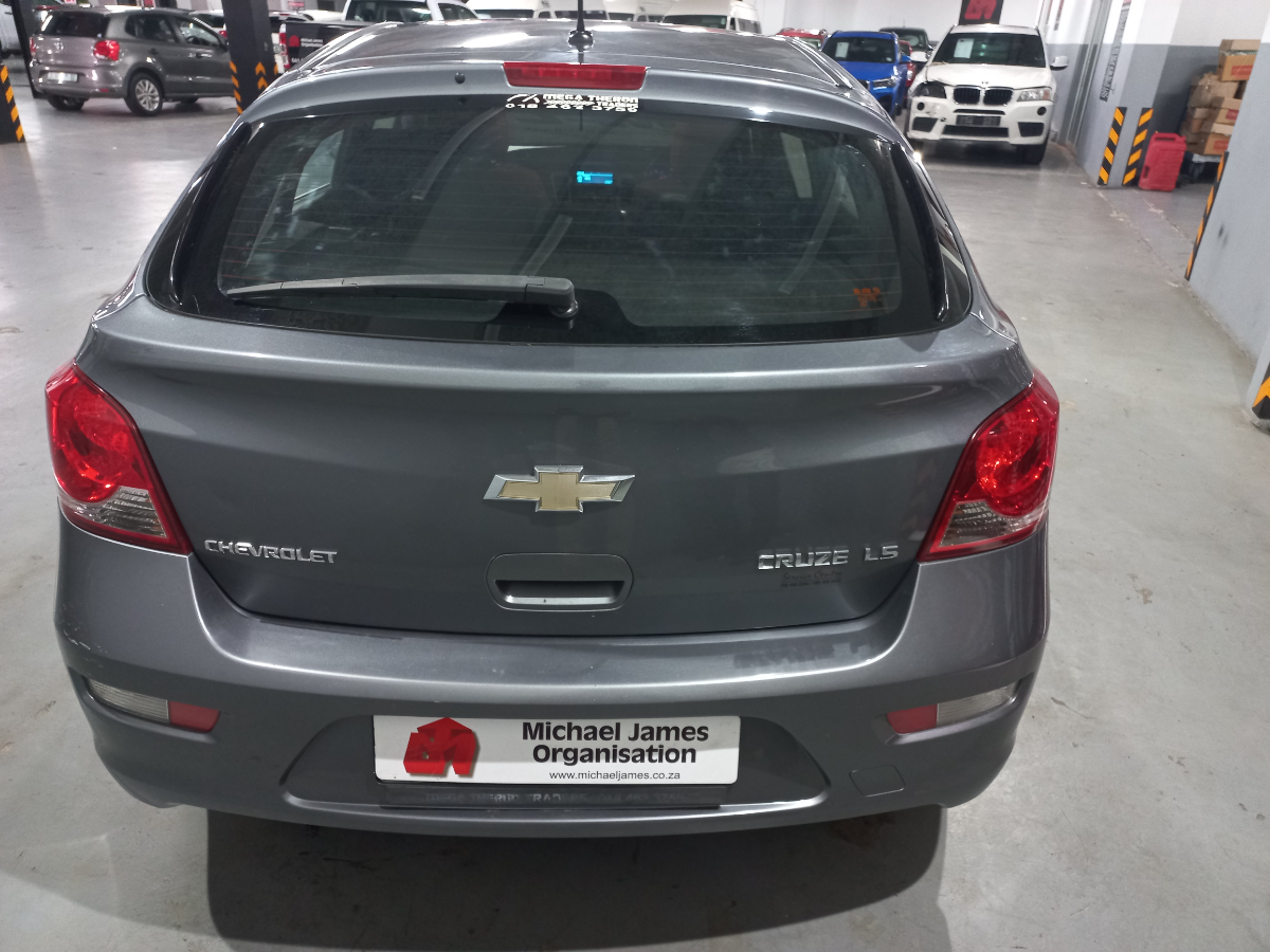 2013 Chevrolet Cruze 1.6 LS 5Dr thumbnail 3