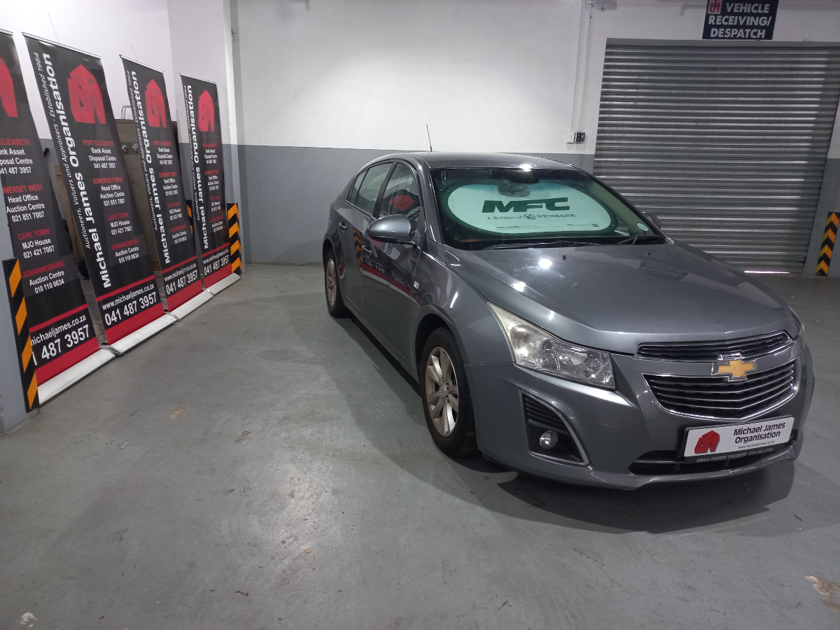 2013 Chevrolet Cruze 1.6 LS 5Dr thumbnail 4