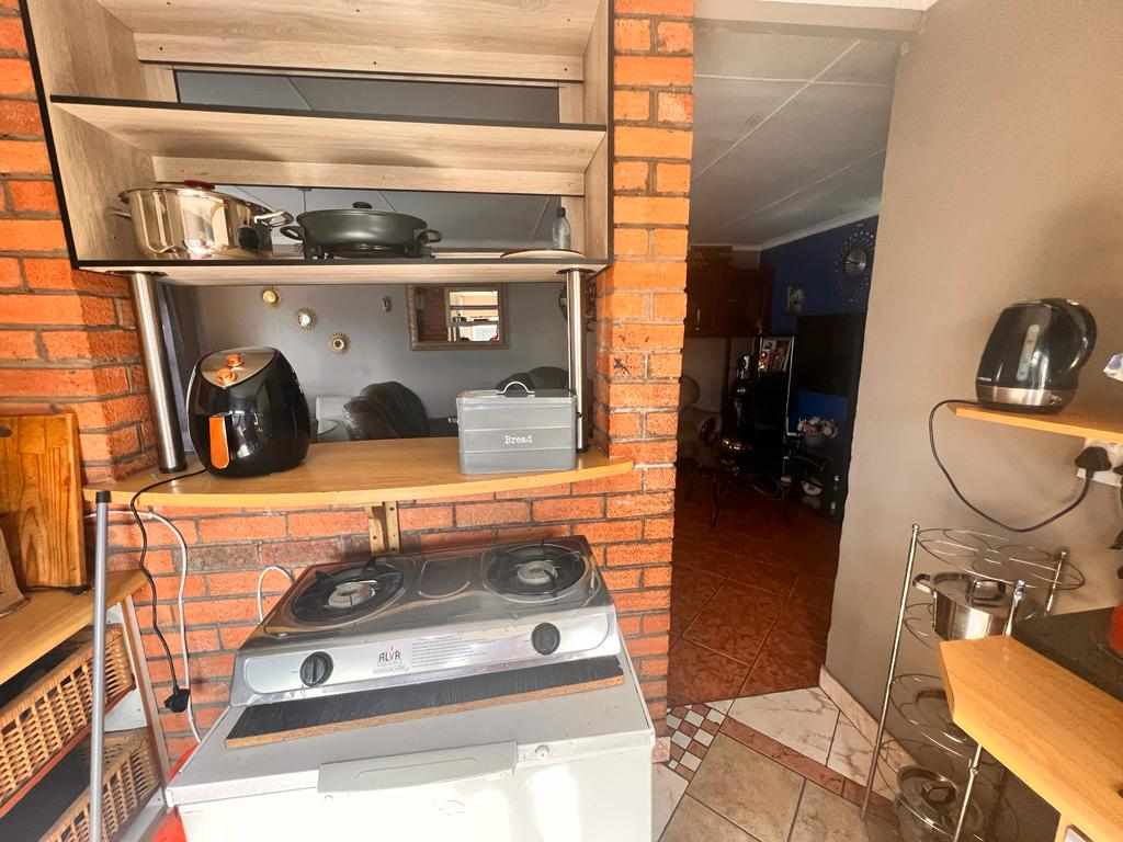 Three Bedroom Family Home - Buffalo Flats, East London thumbnail 2