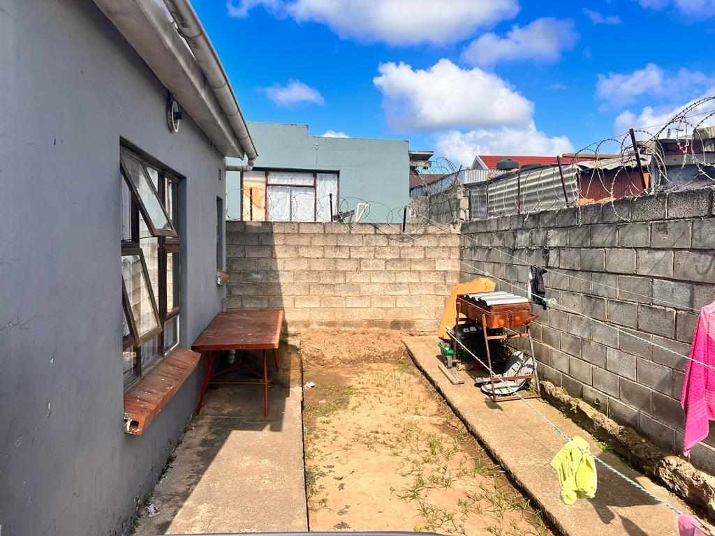 Three Bedroom Family Home - Buffalo Flats, East London thumbnail 3