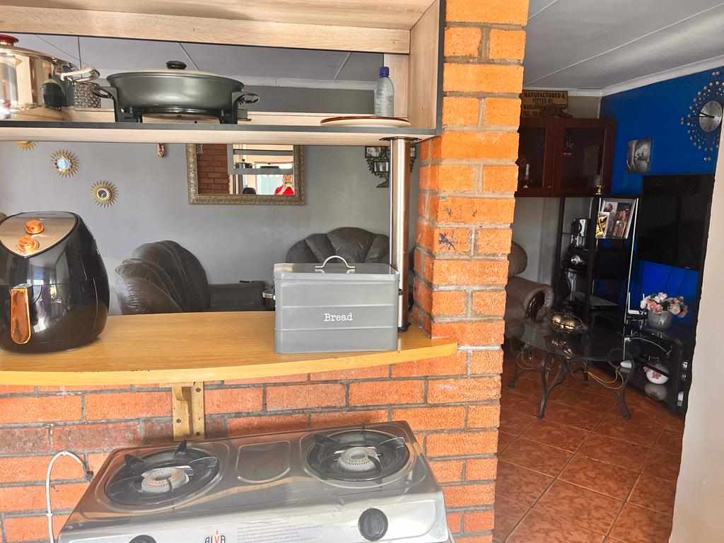 Three Bedroom Family Home - Buffalo Flats, East London thumbnail 4