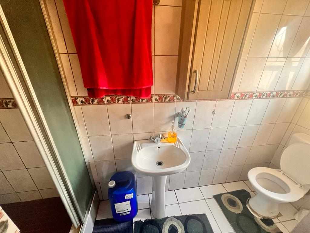 Three Bedroom Family Home - Buffalo Flats, East London thumbnail 8