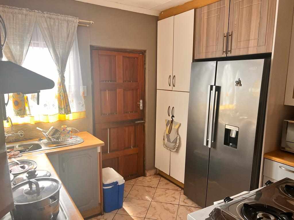 Three Bedroom Family Home - Buffalo Flats, East London thumbnail 9