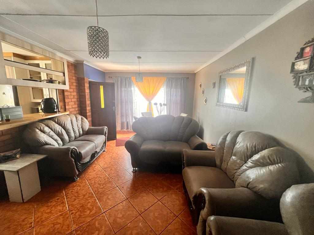 Three Bedroom Family Home - Buffalo Flats, East London thumbnail 10