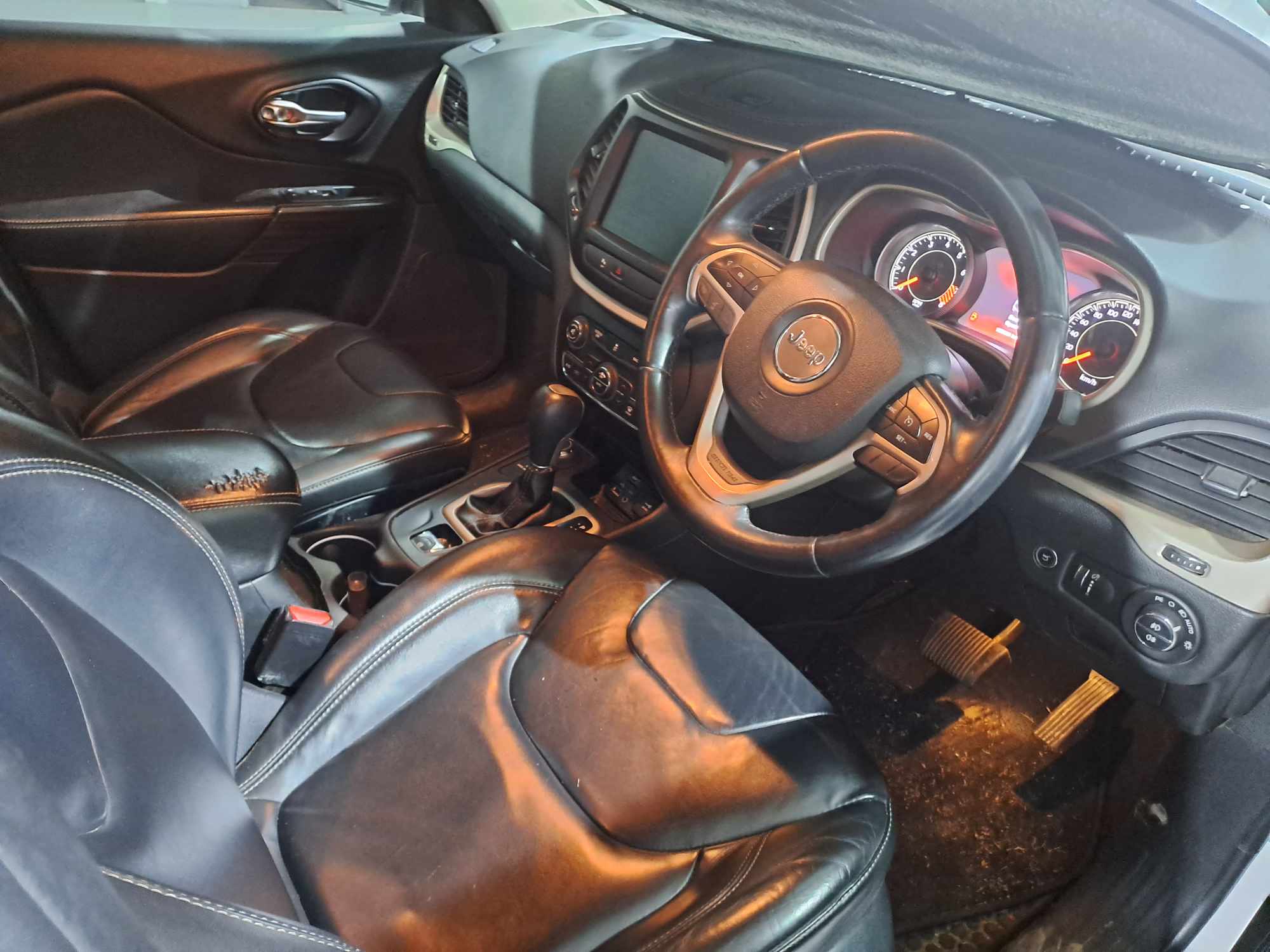 2014 Jeep Cherokee 3.2 Limited AWD A/T thumbnail 6