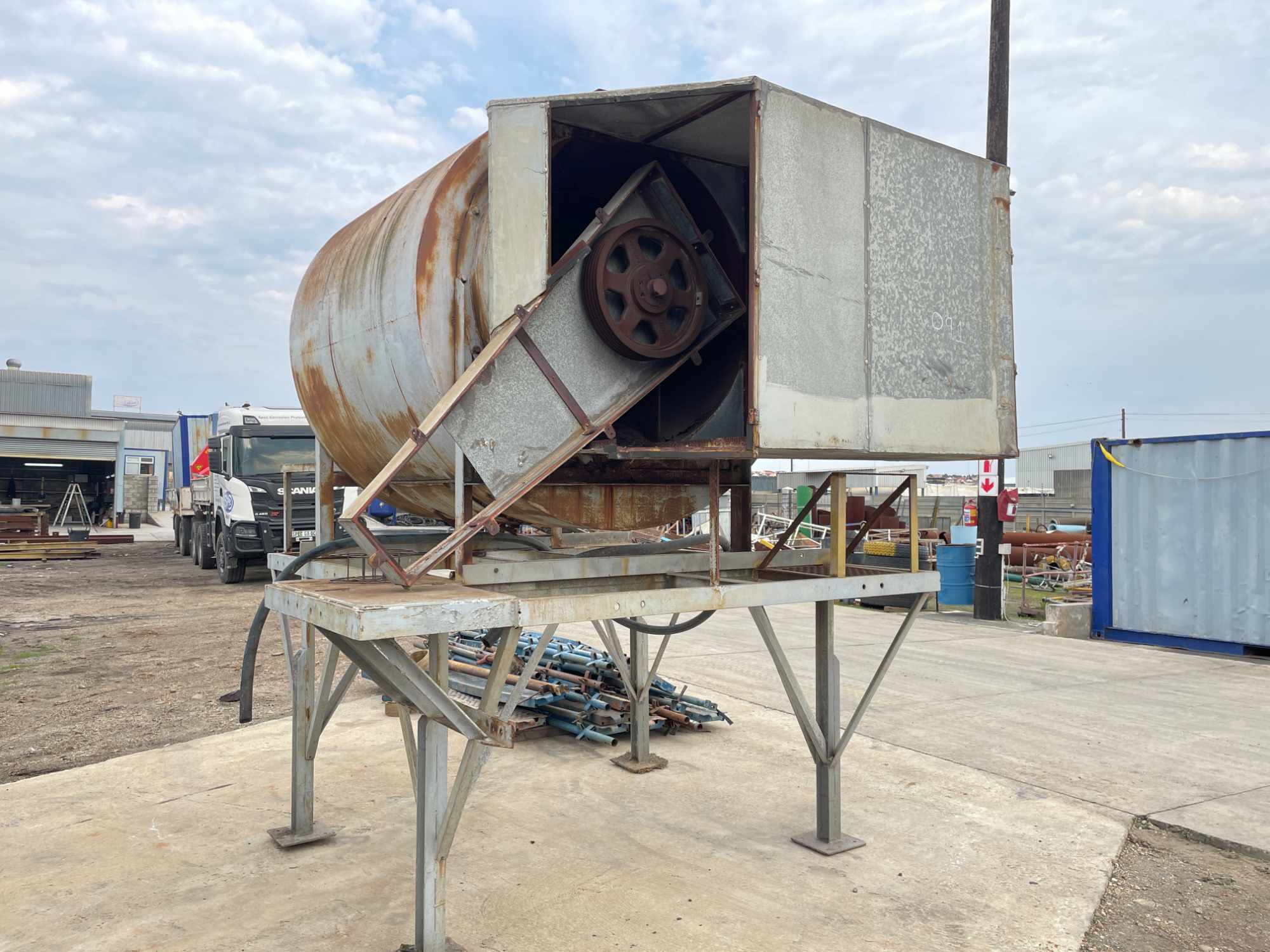 TLB, Bowsers, Trailers, Compressors, Scaffolding, Tools, and Office Furniture thumbnail 25