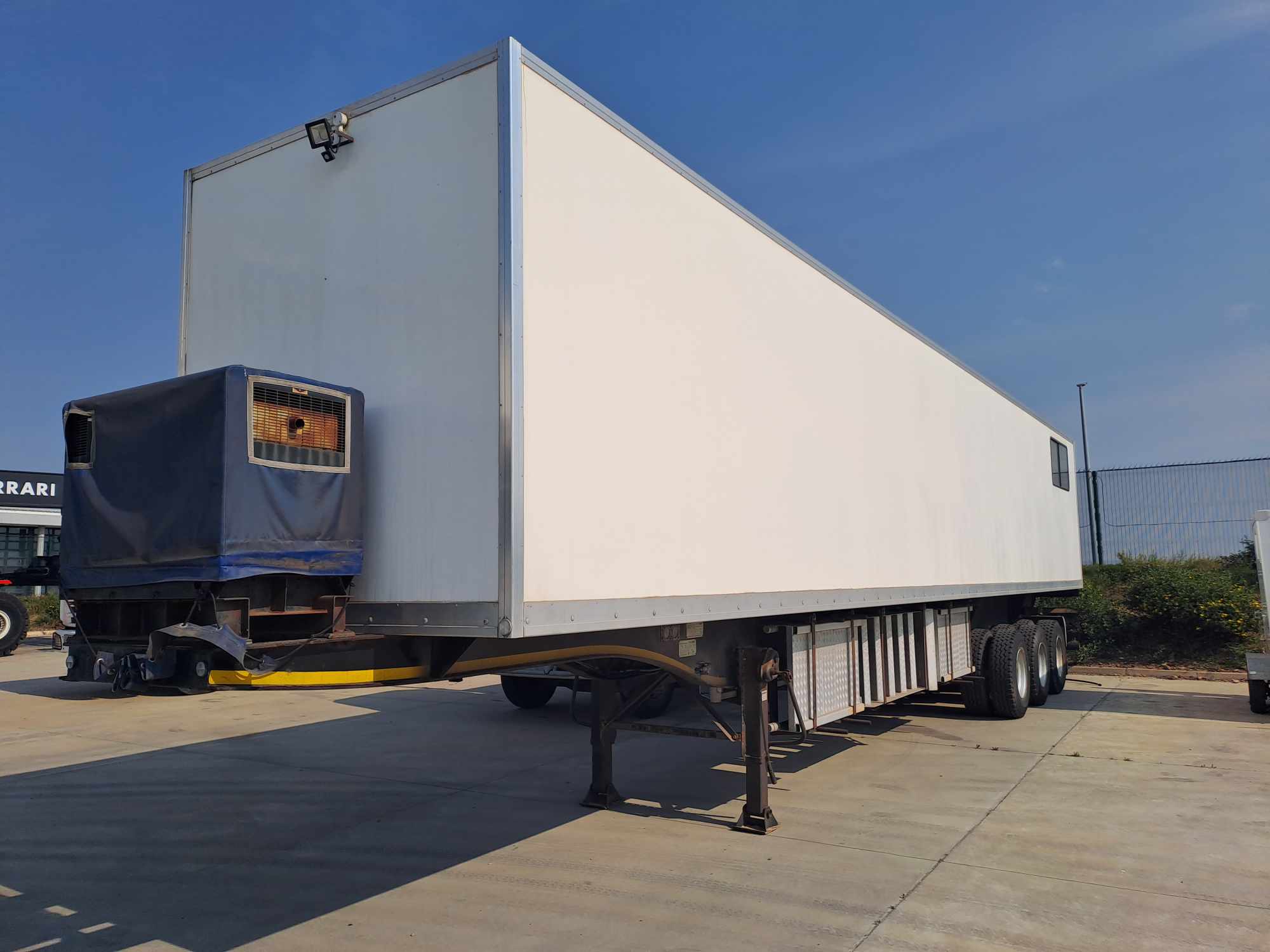 15m Tri-Axle Stage Trailer With Sound System And Generator thumbnail 2