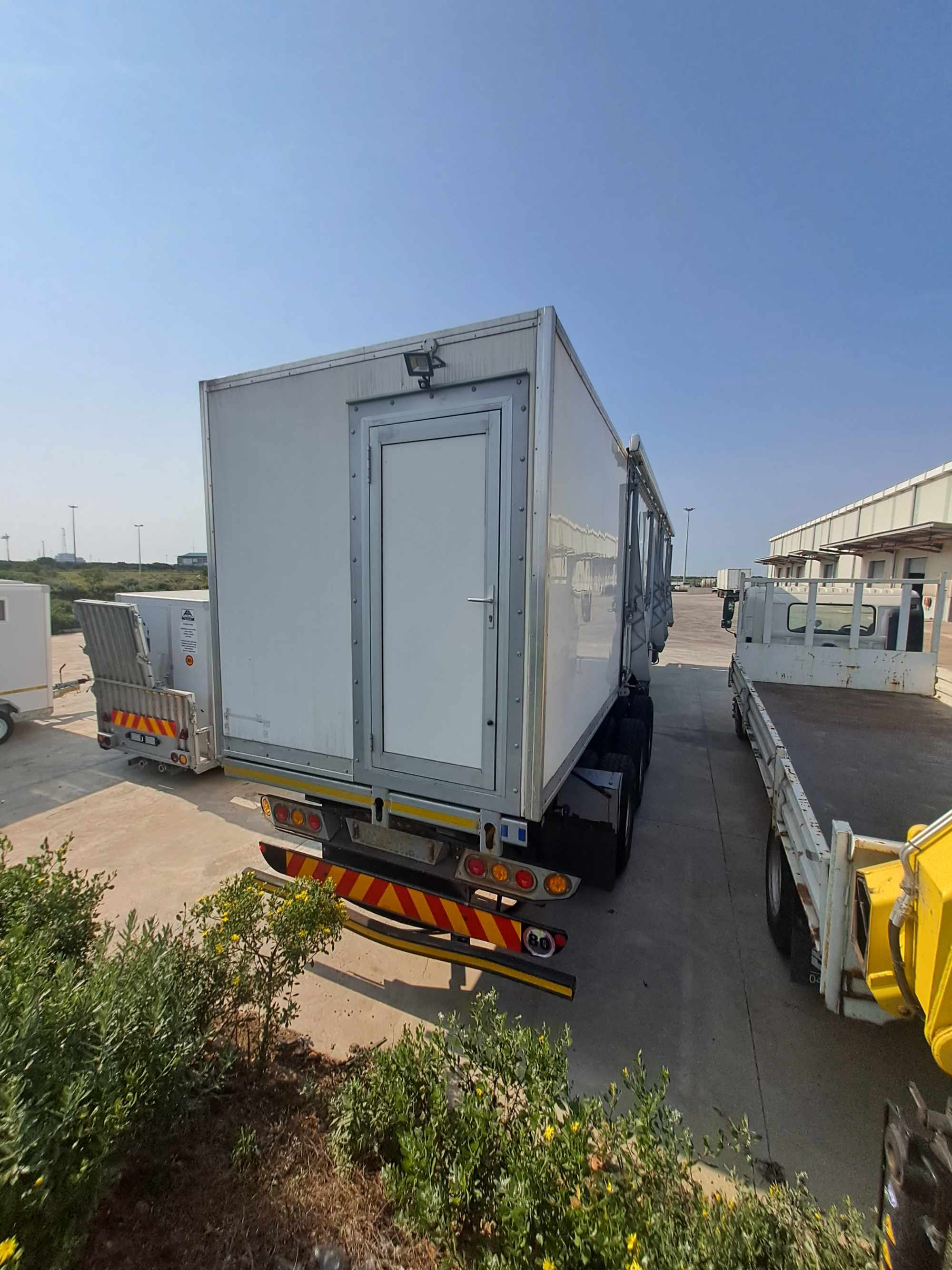 15m Tri-Axle Stage Trailer With Sound System And Generator thumbnail 3