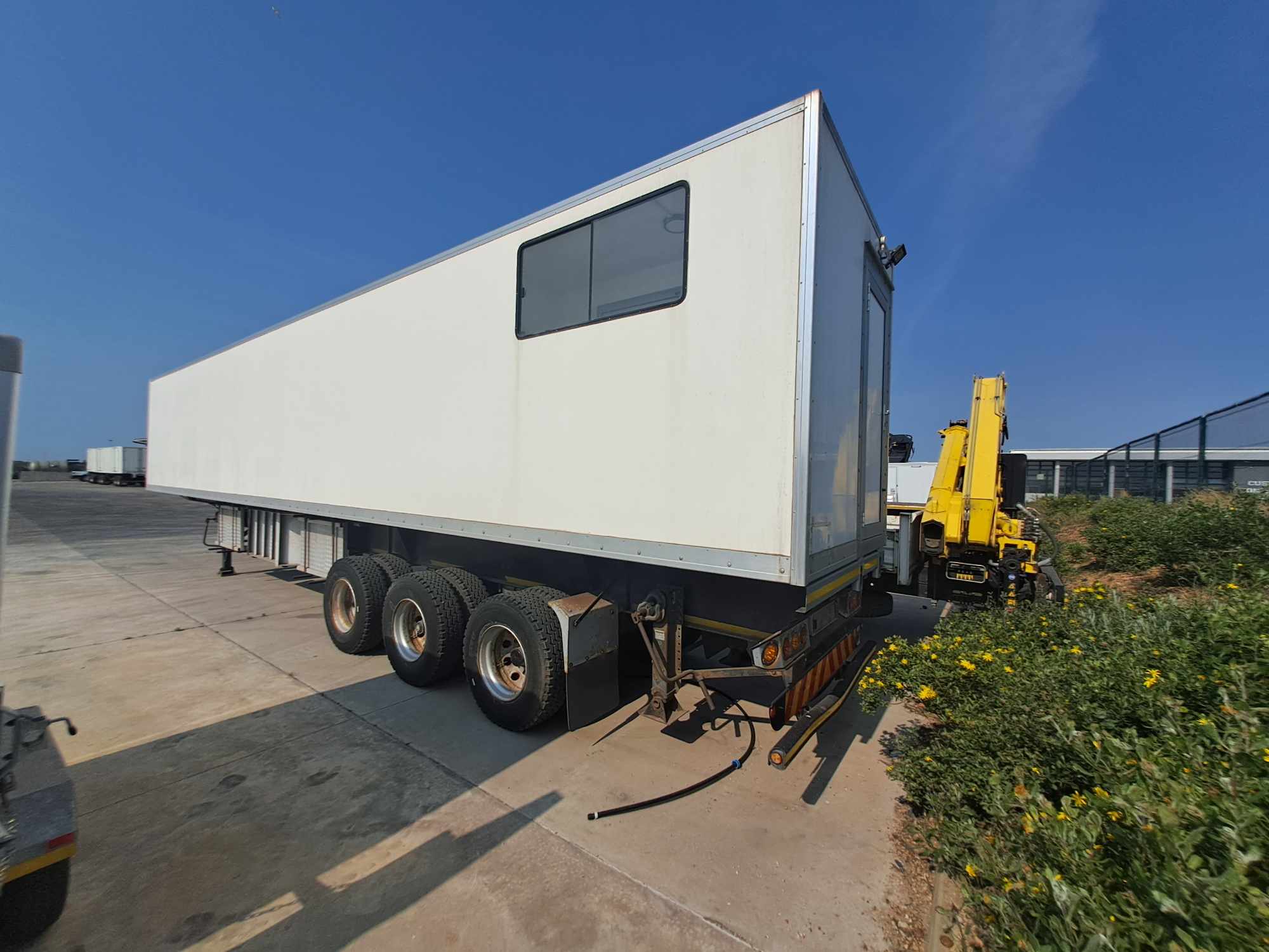 15m Tri-Axle Stage Trailer With Sound System And Generator thumbnail 6