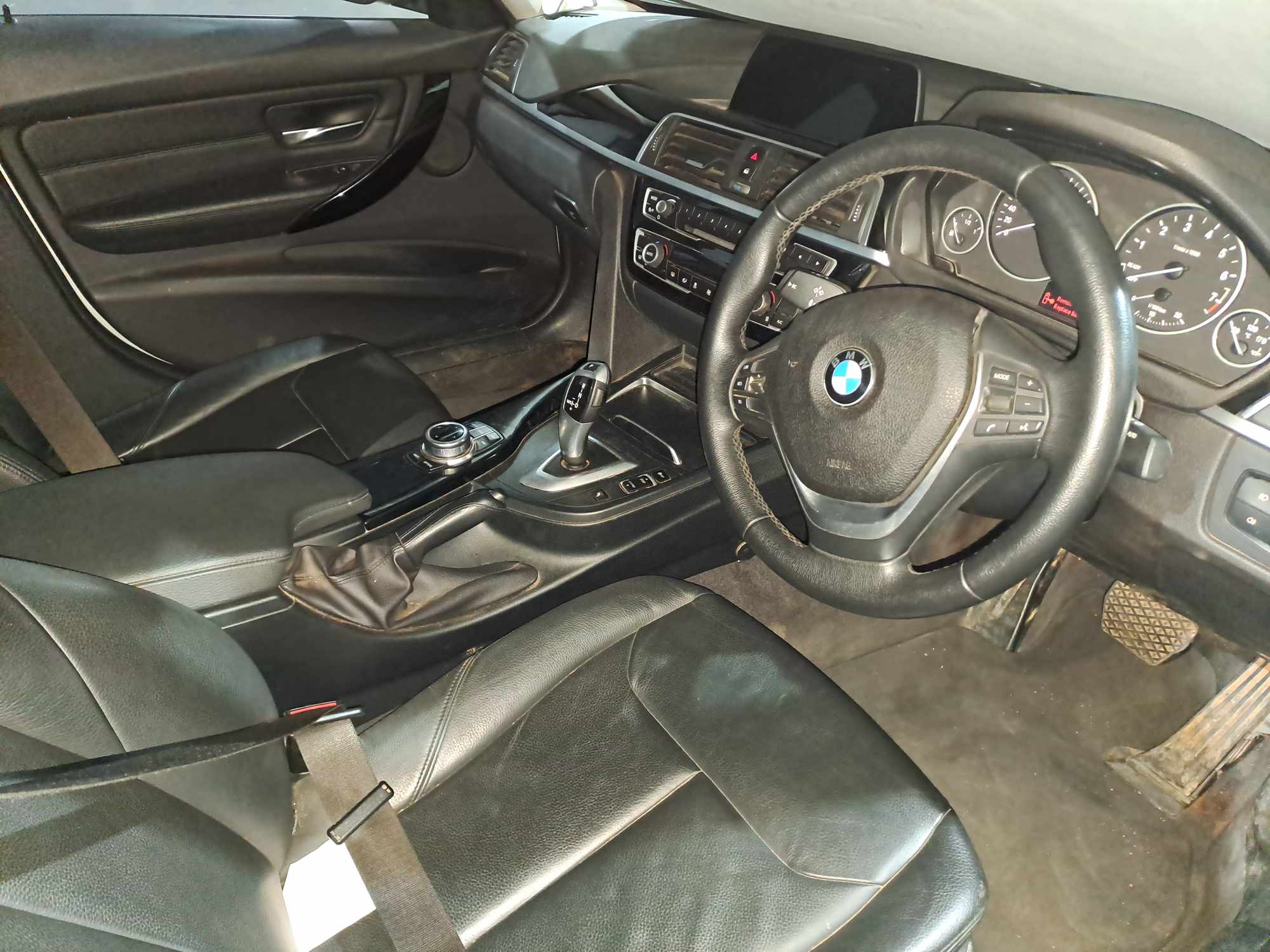 2018 BMW 320i A/T (F30) thumbnail 6