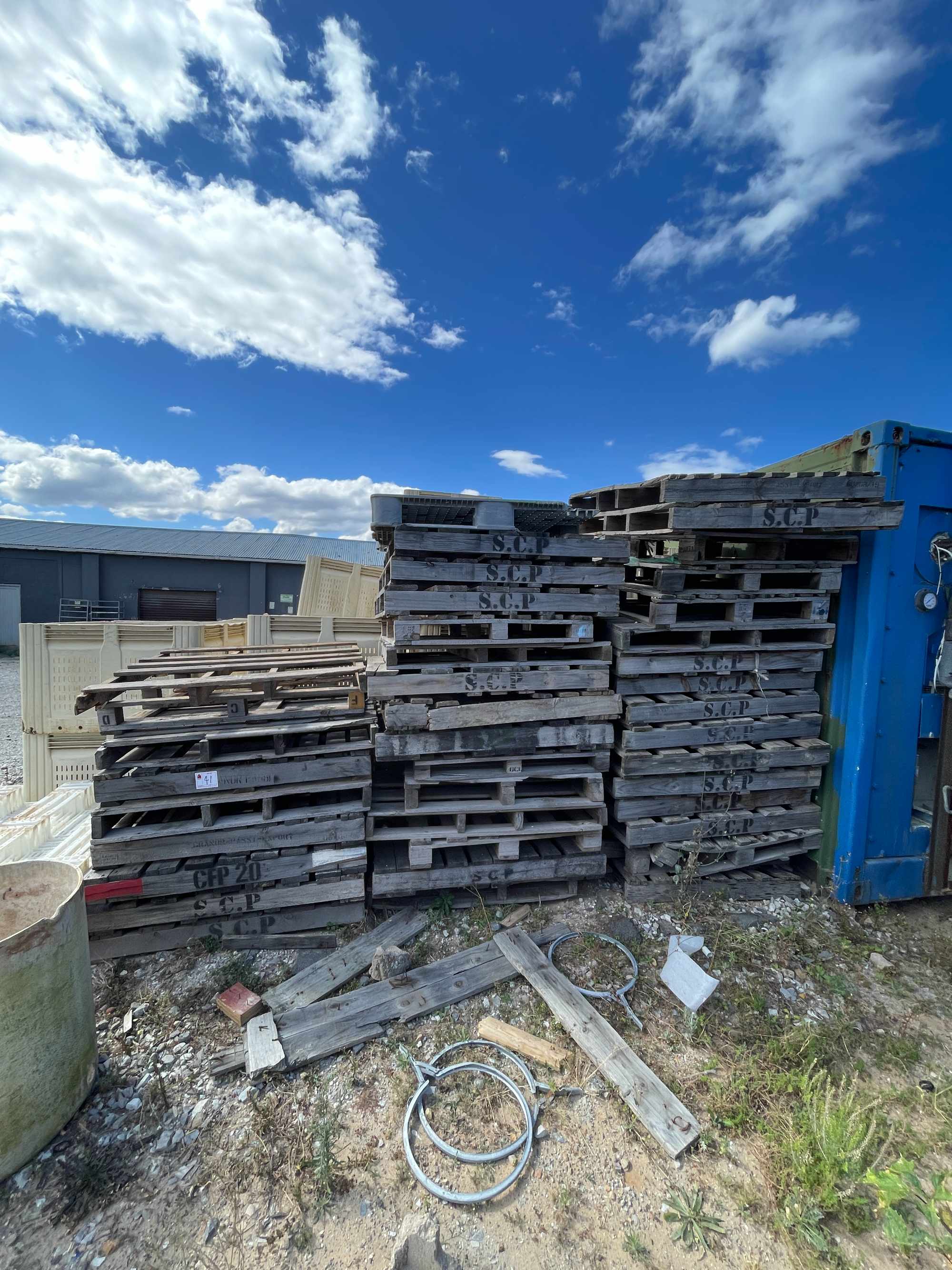 Various Machines, Tooling, Containers, Office Equipment & Trucks thumbnail 41