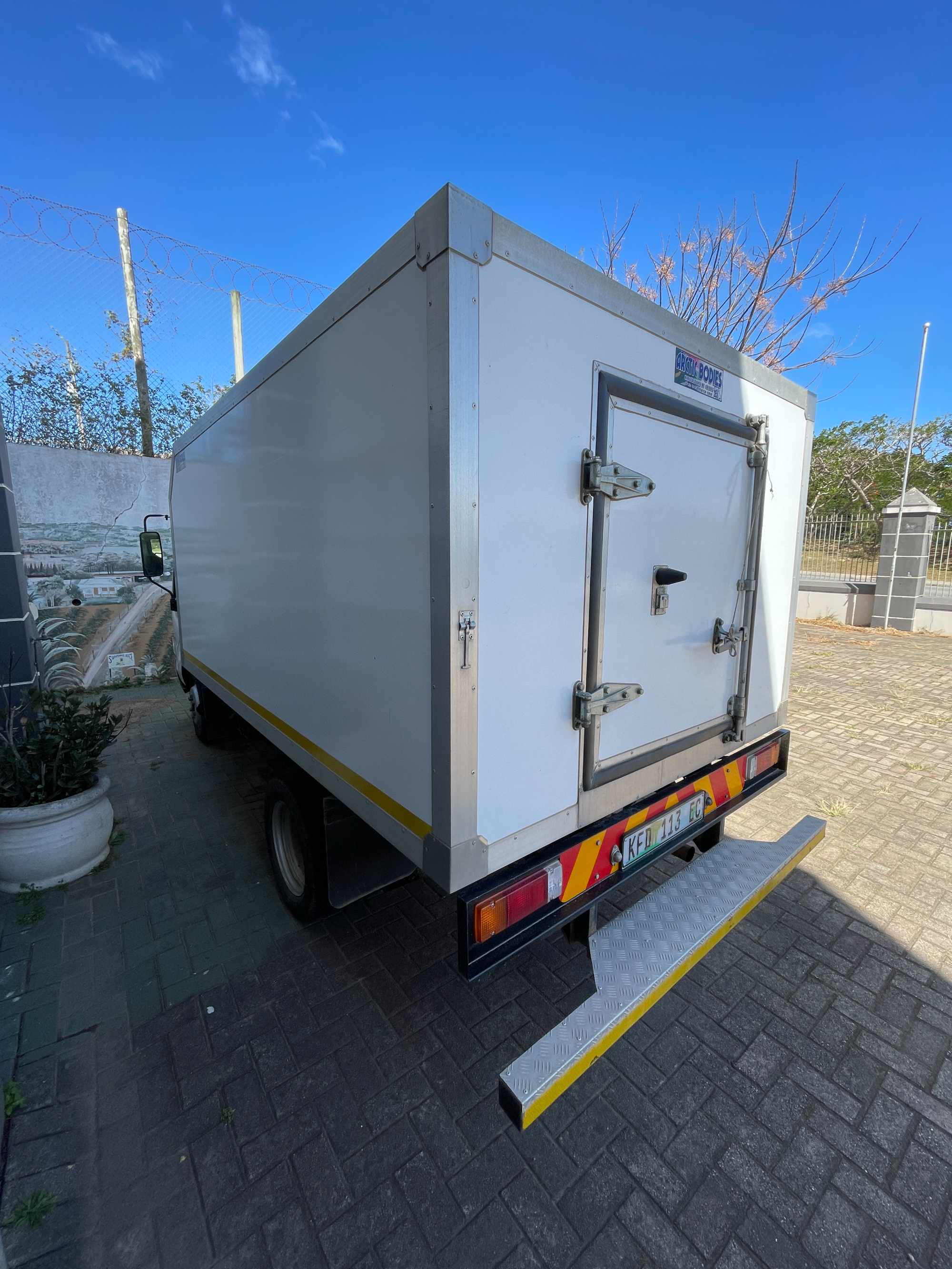 Various Machines, Tooling, Containers, Office Equipment & Trucks thumbnail 67
