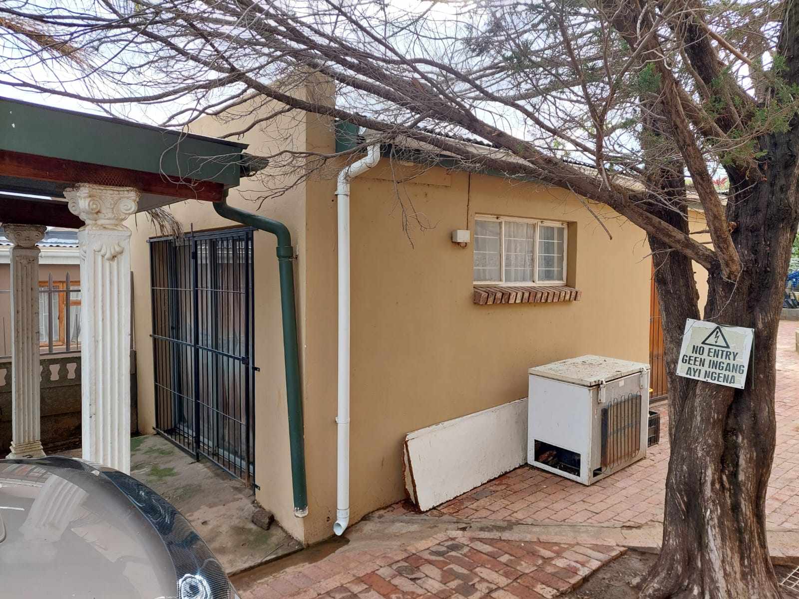 2 Condor Street, Oudtshoorn thumbnail 3