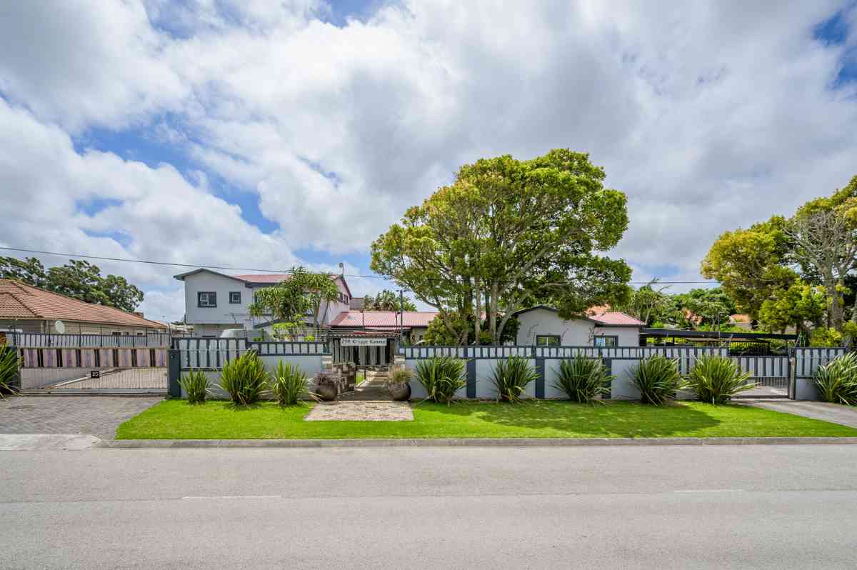 Luxurious Multi-Entrance Estate with Exceptional Amenities