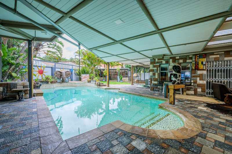 Luxurious Multi-Entrance Estate with Exceptional Amenities thumbnail 18