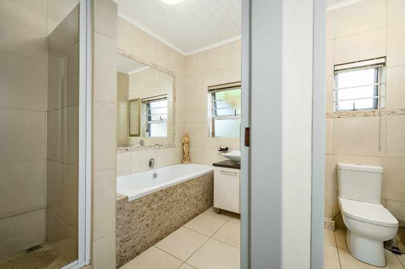 Luxurious Multi-Entrance Estate with Exceptional Amenities thumbnail 21