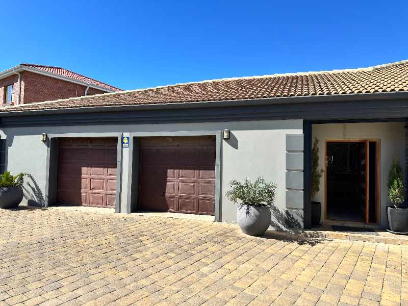Exquisite Family Oasis in Vanes Estate – Secure, Stylish & Made for Entertaining thumbnail 3