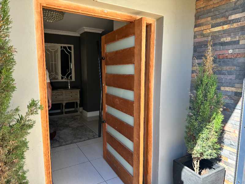 Exquisite Family Oasis in Vanes Estate – Secure, Stylish & Made for Entertaining thumbnail 12