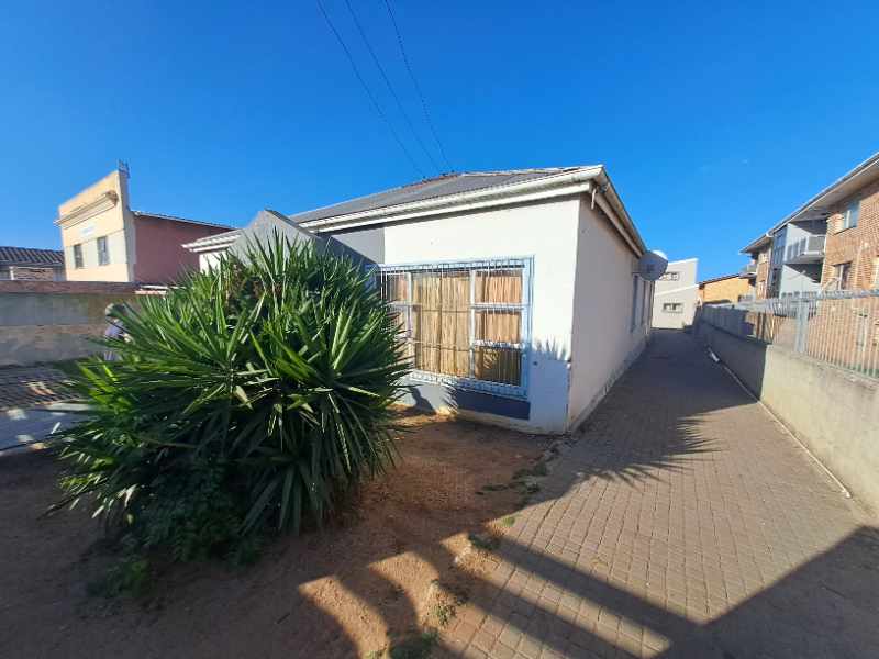 Residential Property With Flatlets thumbnail 10
