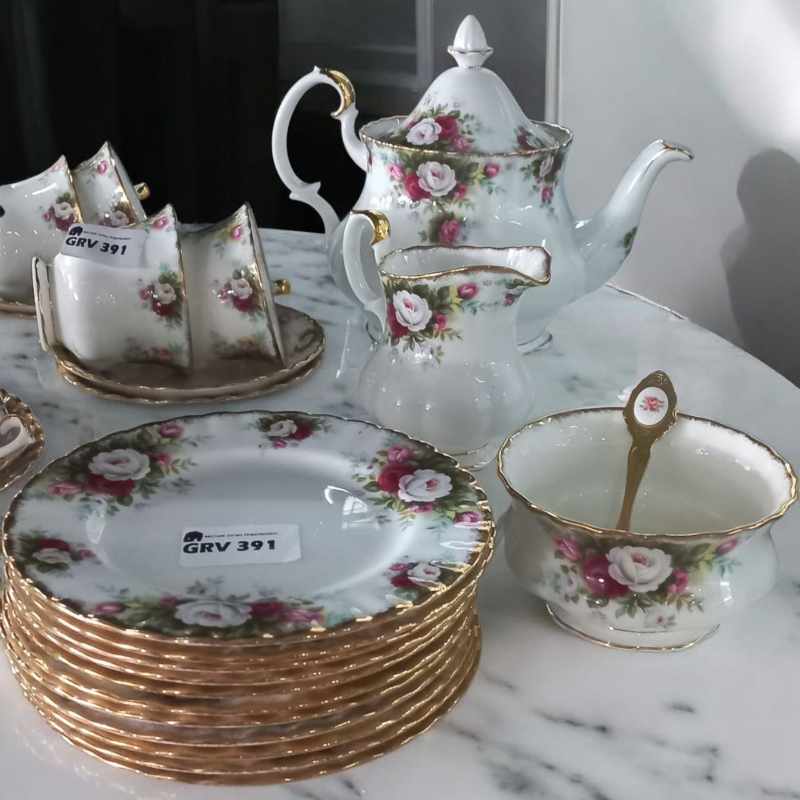 Vintage Royal Albert "Celebration" Tea Set thumbnail 6