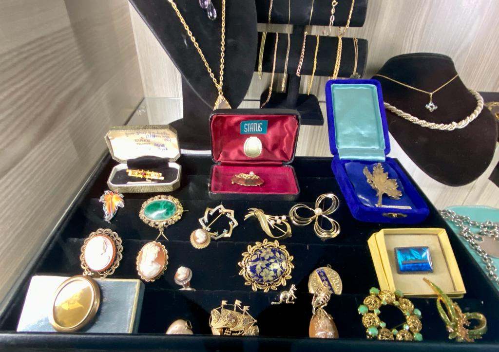Onsite Auction - Fine Furnishings, Antiques, Collectables And Brand New Watches thumbnail 9