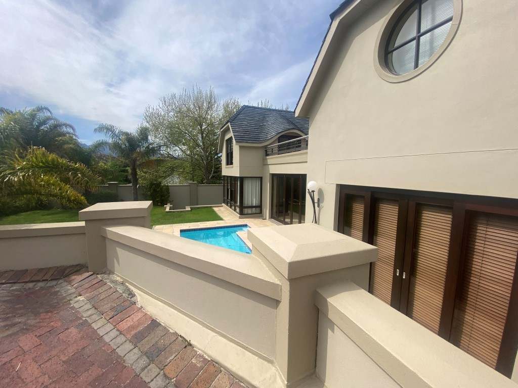 Beautiful Family Home In Secure Estate thumbnail 2