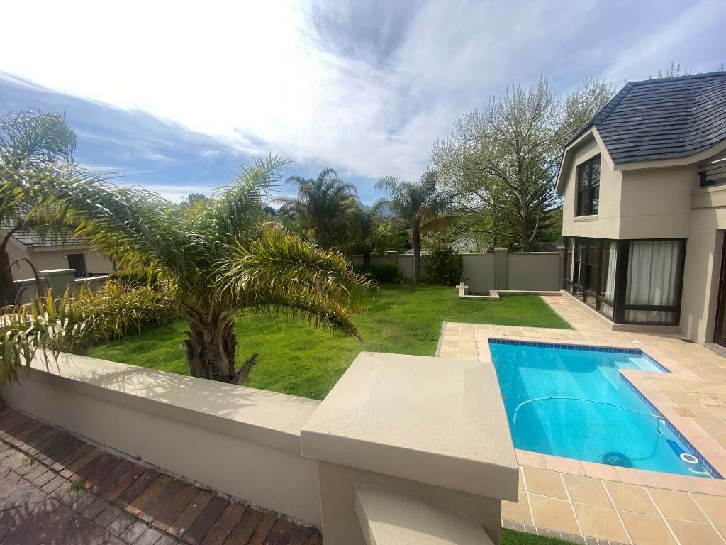 Beautiful Family Home In Secure Estate thumbnail 3