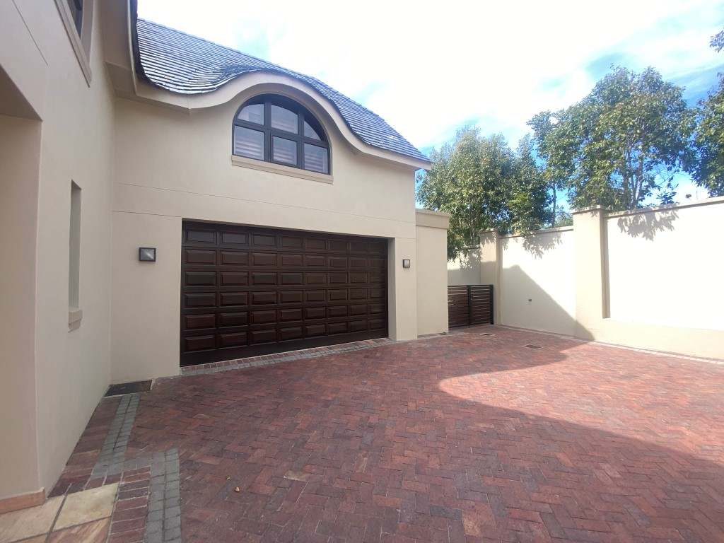 Beautiful Family Home In Secure Estate thumbnail 9