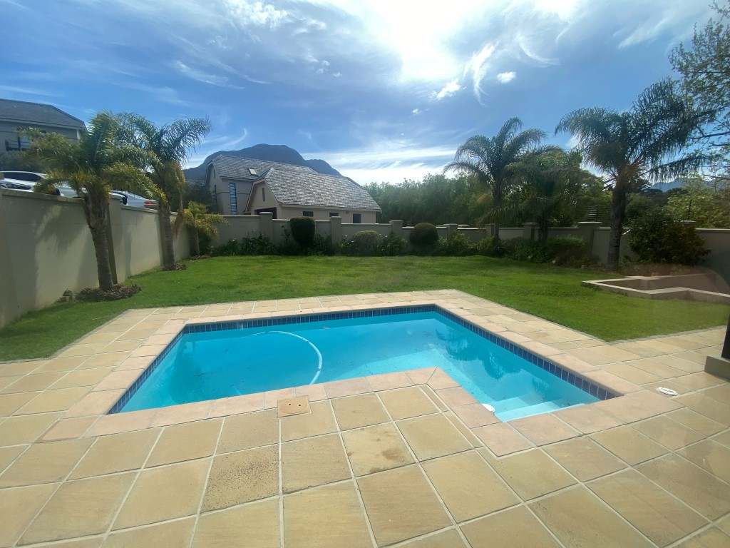 Beautiful Family Home In Secure Estate thumbnail 10