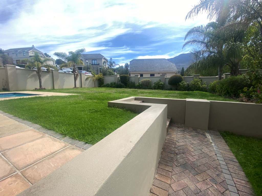 Beautiful Family Home In Secure Estate thumbnail 13