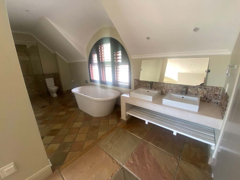 Beautiful Family Home In Secure Estate thumbnail 19