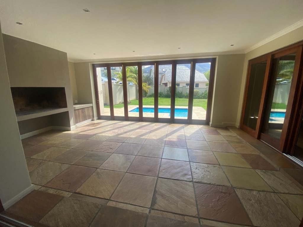 Beautiful Family Home In Secure Estate thumbnail 32