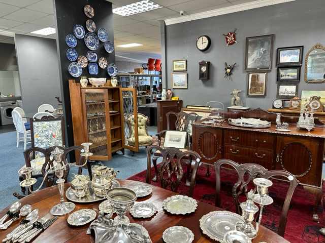 Warehouse Auction - Somerset West thumbnail 3