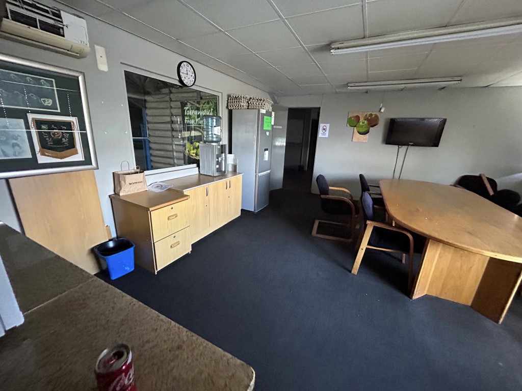 Office Furniture And Equipment thumbnail 7