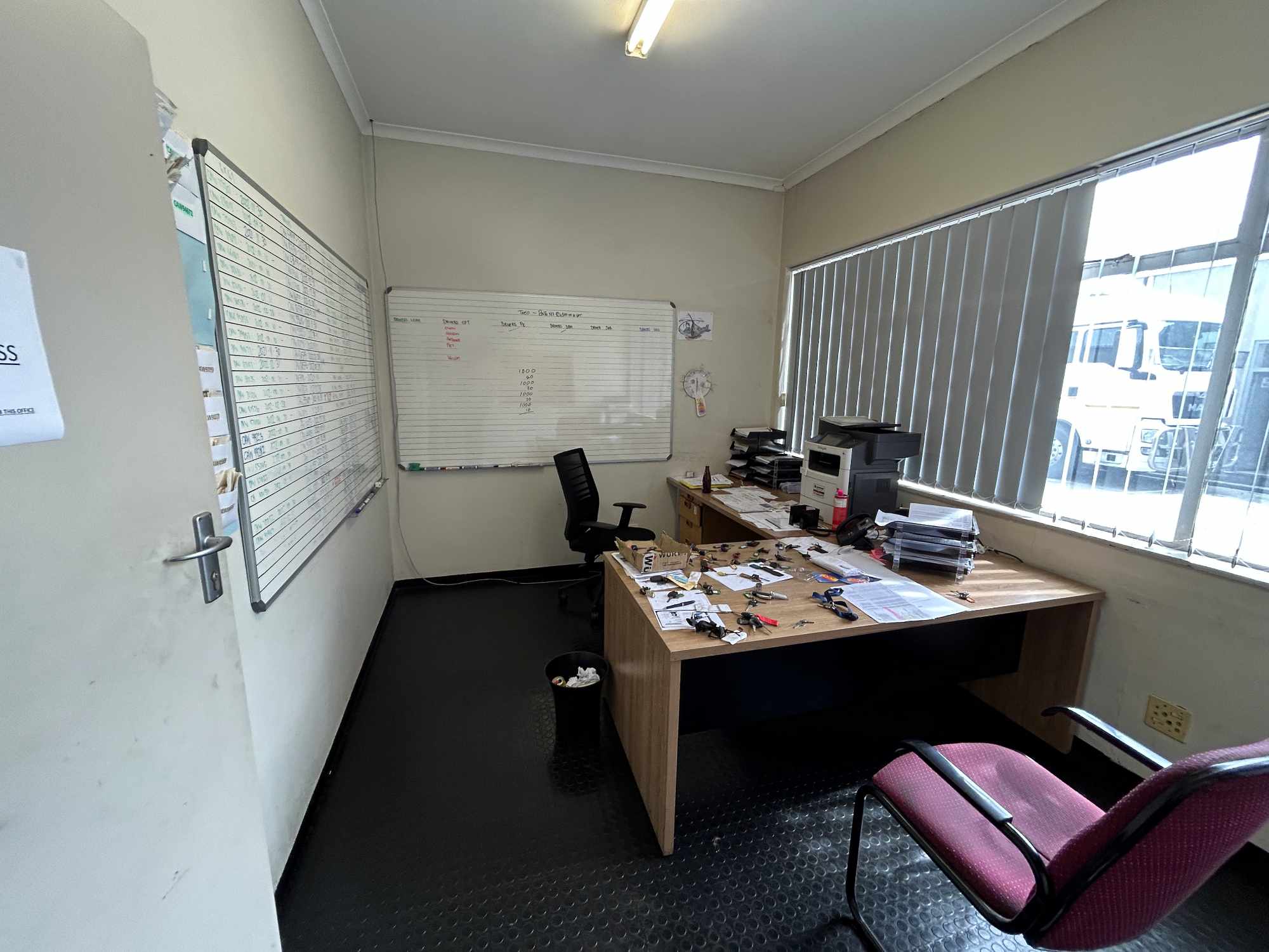 Office Furniture And Equipment thumbnail 15