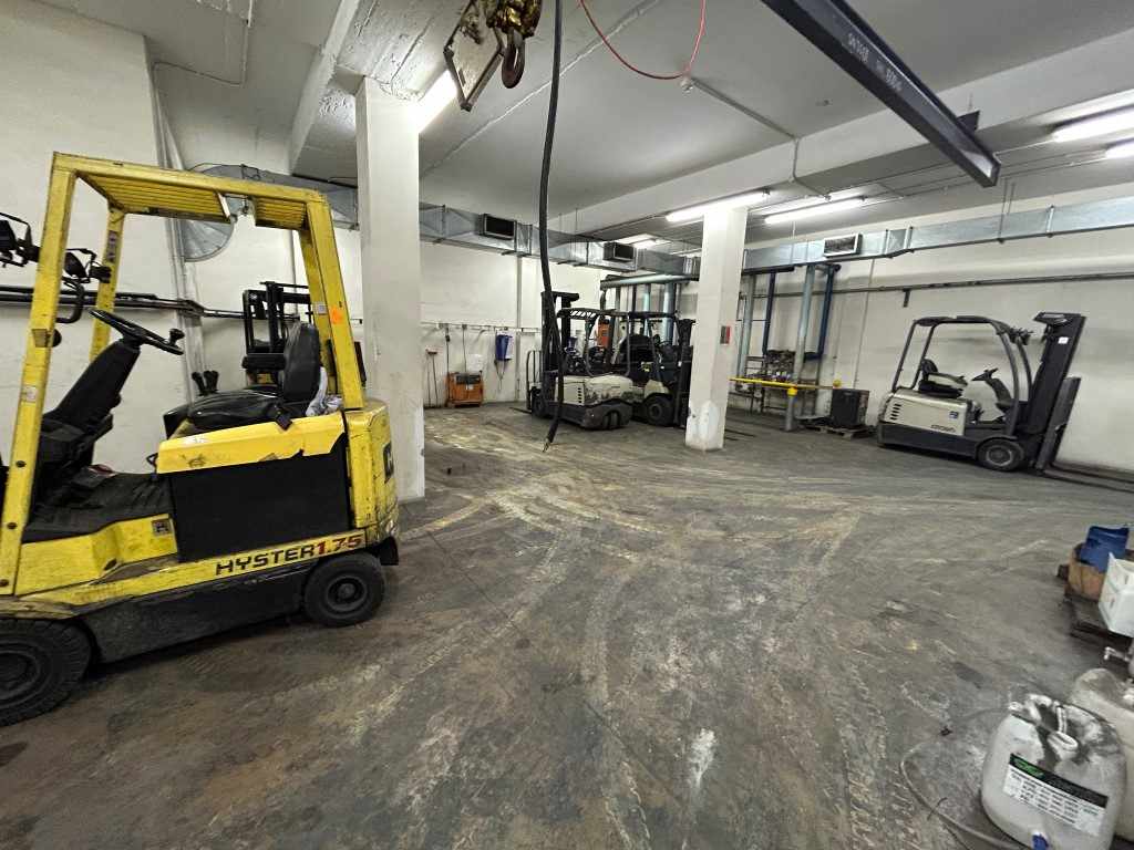 Hysters And Forklifts thumbnail 5