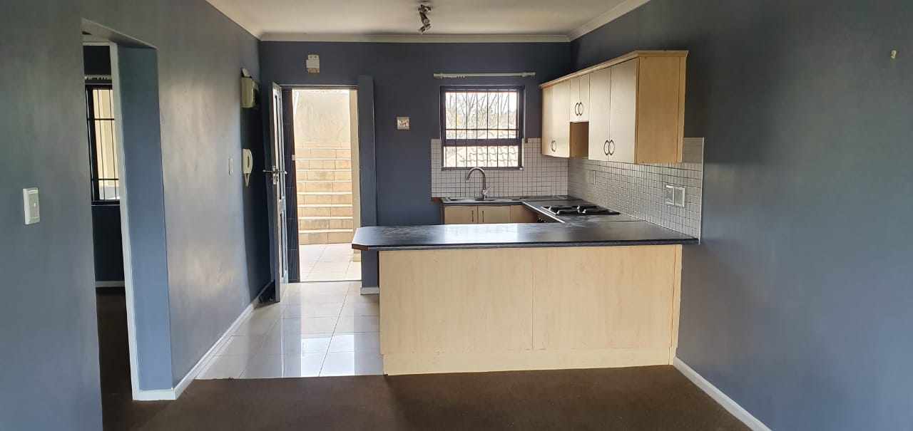 Secure 2 Bedroom Apartment - Brackenfell thumbnail 15