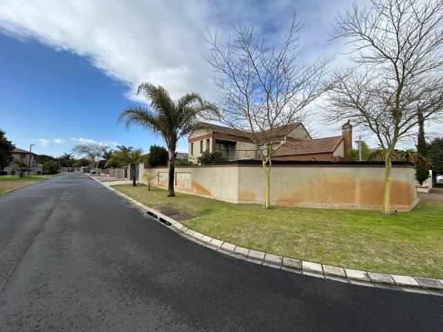Lovely Family Home - Sonkring - Brackenfell thumbnail 4