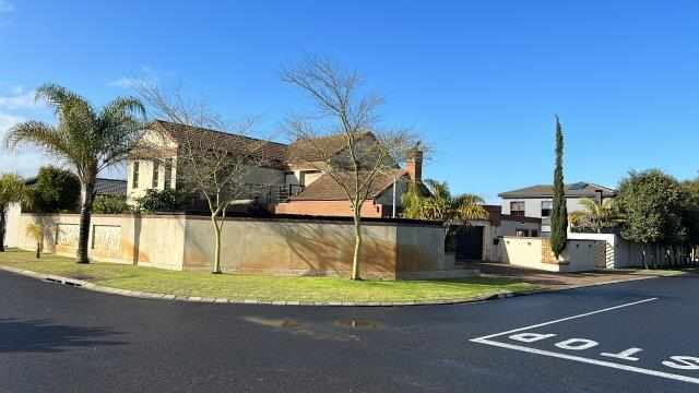 Lovely Family Home - Sonkring - Brackenfell thumbnail 5