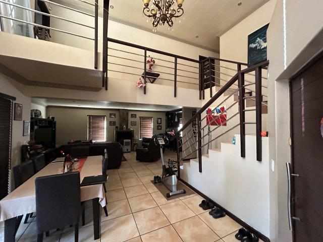 Lovely Family Home - Sonkring - Brackenfell thumbnail 7